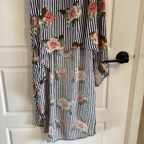 Short in front long in back floral print dress by Kismet. Size medium 100% Rayon - Picture 3 of 6